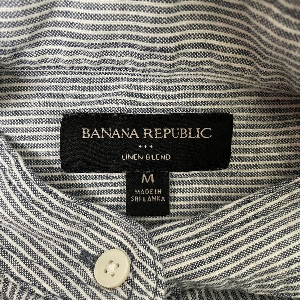 Banana Republic minimalist coastal